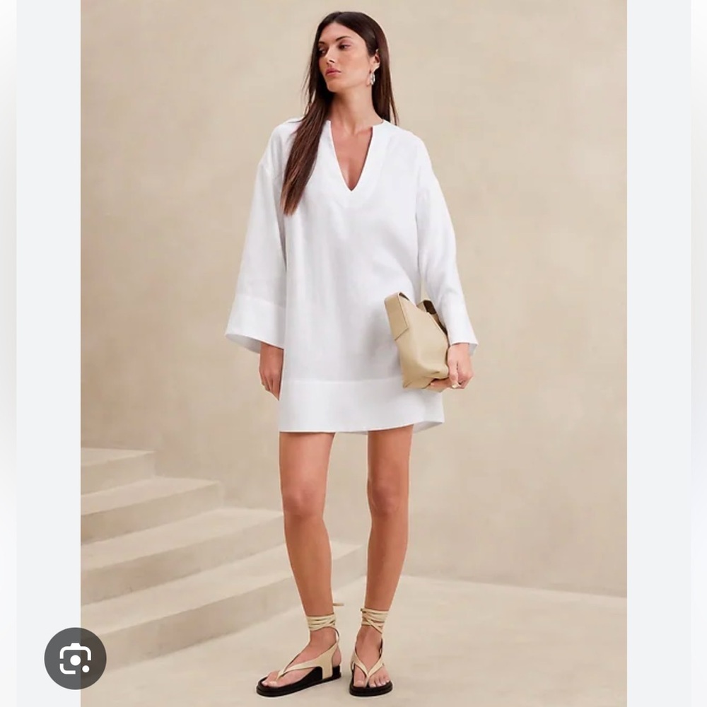 Banana Republic White V-Neck dress